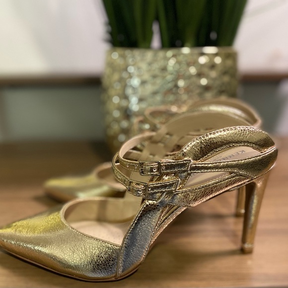 NWOT Kenneth Cole Riley Light Gold Strappy Open Back Heel - Picture 1 of 13